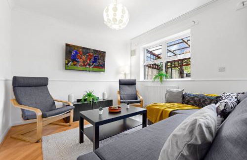 Cozylease 3 Bedroom Canary Wharf Family,Workcation, Fast WiFi, Workspace,1 stop to City - Photo 1