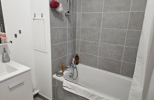 Appartement Balcon standing Pontoise gare RER C H J PARIS Nord-ouest - Foto 4