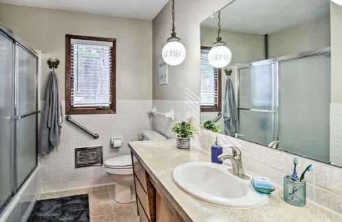 Cabin Getaway with Private Dock, Walk to Trail! - Foto 14