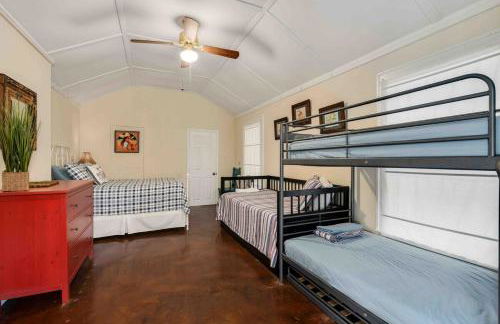 FAMILY RIVER RETREAT! PRIVATE MEDINA RIVER ACCESs! - Foto 3