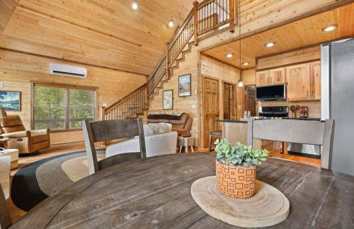 Riverside Oasis with Stunning Views, Cozy Firepit! - Photo 35