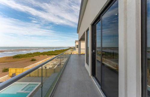 Waterfront Home with Pool Spacious Bay , Sleeps 16 - Foto 76