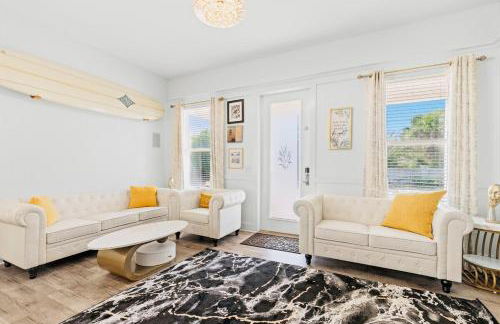 Lion of the Beach - Photo 30