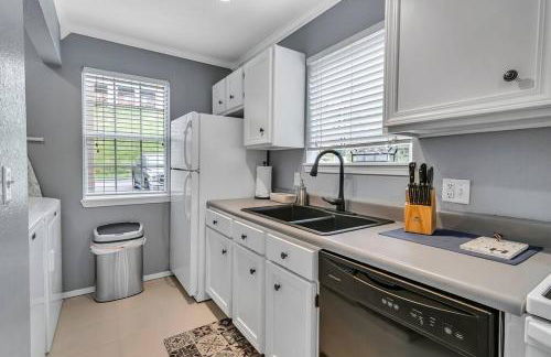 Cozy Lakeside Getaway - Outdoor Theater - Free Early Check-In- 4min to Silver Dollar City - Foto 26