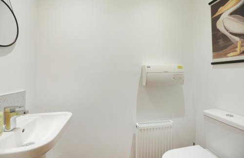 Spacious Home For Contractors,Families,Groups, Sleeps 10, Free Parking - Foto 4