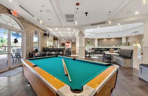 Disney World Cinderella Castle Lazy River Pool & Game Room - Foto 49