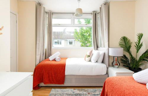 NEW Business & Long Stays- Sleeps7-by FabAccommodation - Foto 10