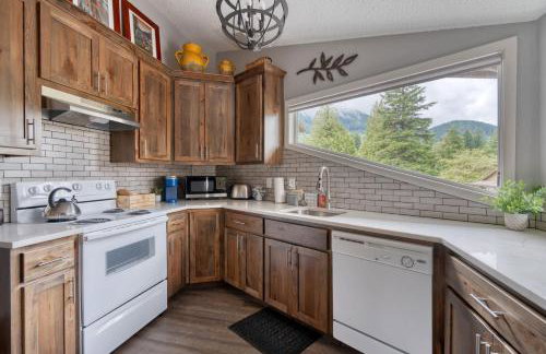 Mt Hood Village Condo - Cozy Retreat with Fireplace - Foto 14