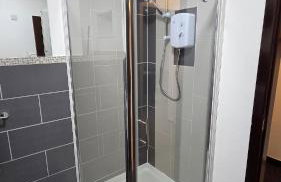 Modern 2-Bed High Spec Flat Apartment in Town Centre - Foto 16