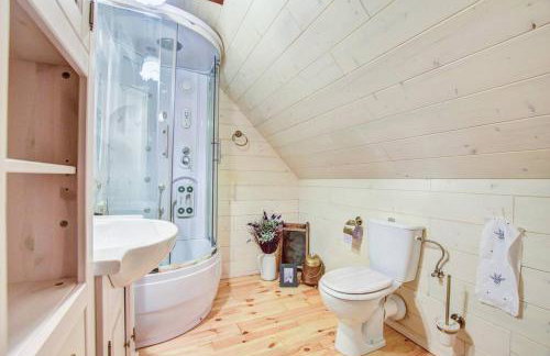 Uroczy drewniany dom w ciszy i spokoju - Foto 18