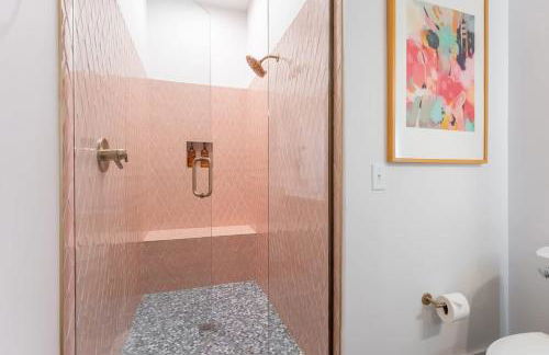 Here You Come Again by Stay Local Nashville - Foto 40