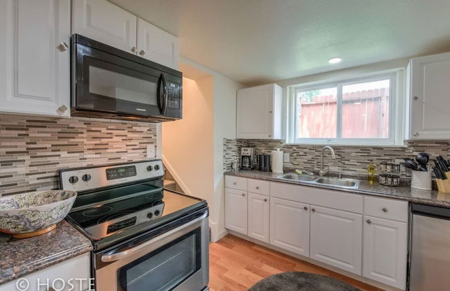 2BR Comfy Condo & Cute Patio Broadmoor Area - Foto 6