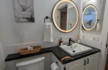 Lux Lakefront Estate, Sandy Beach, Hot Tub, Sauna, Dock, Treehouse & Deck - Foto 23