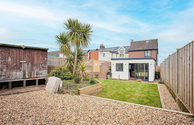 Host Stay Emilyn House - Photo 24