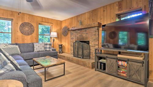 Game Room and Fire Pit Weaverville Family Home! - Foto 1