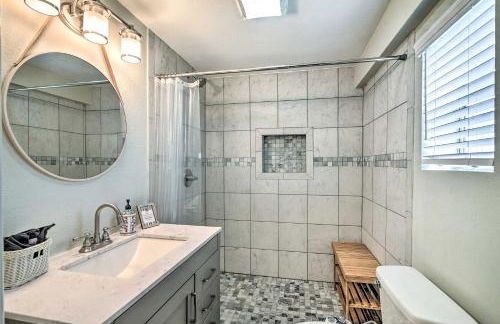 1 Mi to Seawall! Dog-Friendly Coastal Getaway - Foto 13