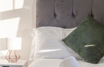 Spacious 2-Bed House, Free Parking, Fast Wi-Fi, Netflix, Contractors Welcome - Photo 25