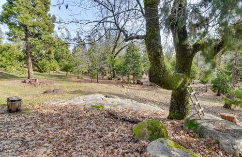 Deck and Wooded Views 5-Acre Auberry Retreat! - Foto 37