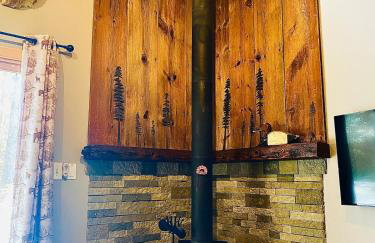 Cabin in the woods with fire pit and porch - Foto 66