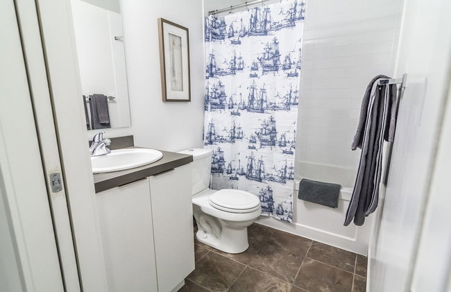 AOC Suites 2 Bedroom Condo, City CN Tower View - Foto 29