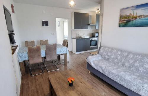 Zekic Family Apartments with Large Garden & Private Parking Quiet Area Lopar - Foto 15