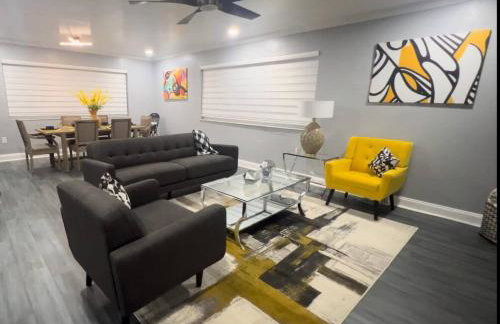 King Bed, 3 miles to Stadium - Foto 2