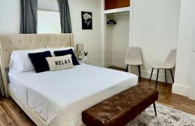 Spacious 4BR home w 2BA, a workspace & king bed! - Foto 45