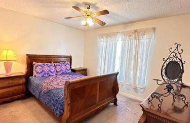 Family Vacation Home in Quiet Community with Private Pool and Spa - Foto 16