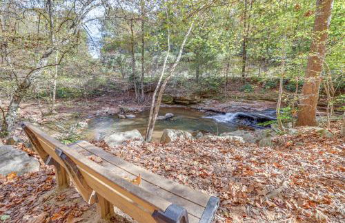 Forest-View Gem on Vaughn Creek Less Than 1 Mi to Dtwn! - Foto 29