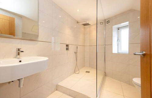 Argyl - The Foundry, A Bright One Bedroom House with Balcony - Photo 18