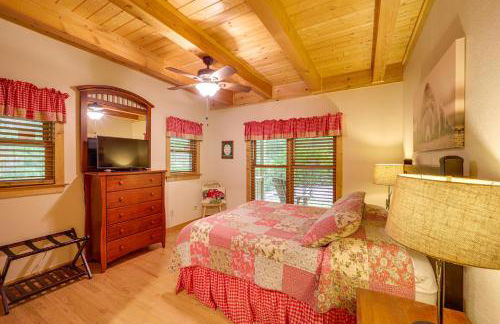 Private Cabin on 2 Acres Hot Tub, 10 Mi to Boone! - Foto 13