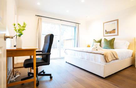 Grand Lux 4BR Prime Location & Serene Yard - Foto 41