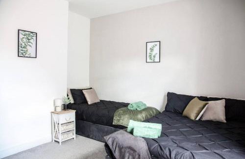 Manchester 3BR House Contractor Hospital Uni - Foto 12