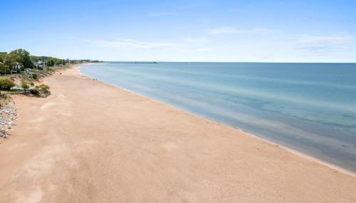 Beachside Getaway private Lake Michigan Beach Frontage - Foto 4