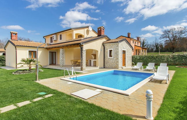 Villa in Kma?i?i With Private Pool - Foto 19