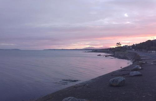 The Snug a cosy, quirky detached cottage with sea views - Foto 15