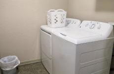 Old Fort Loft King & Queen suites nearest accomodation to Marshals Museum power your EV for free! - Foto 32