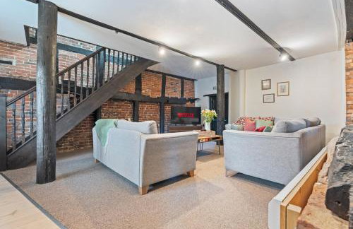 #111 New Farm with hot tub and Sauna - Sleeps 18 - Near Elmore Park - " Perfect for Contractors and Families - Parking space for 10 cars" - Foto 46