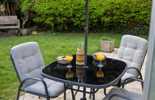 1 Bed Caravan Sleeps 2 -Dog Welcome -Free Parking - Photo 16