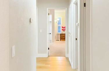 Spacious 4BR Family Home Free Parking, Fast WiFi, Near Galleria & Fountains - Foto 5