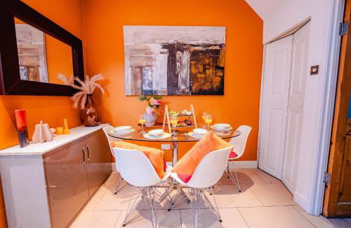 3BR 2Bath Home with Hot Tub Games Room By Stadium with Fast WiFi & Free Parking - Foto 12