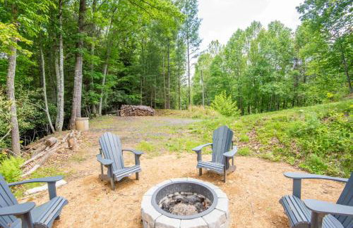 Blue Ridge Mountain Log Cabin - Views - Fireplace - River Access! - Photo 1