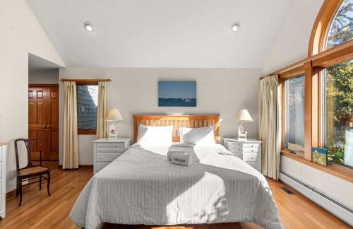 Spacious Home with Direct Pond Access! - Foto 17