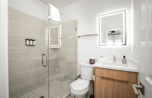 Gated Resort, 2 Homes, 9BR Ensuites, Slps27, Pool - Photo 40