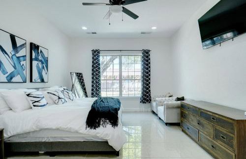 GORGEOUS 5-bd 4ba w Pool, Hot Tub, 2 kitchens, & Game Room Near Dallas Airports! - Foto 17