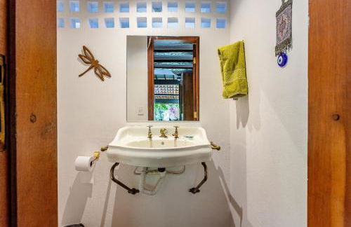 Casa dos Pássaros na areia a 20m da Praia da Baleia com 3 suítes e 1 dorm com ar condicionado, wifi, smart tv, cozinha completa e churrasqueira - Foto 40