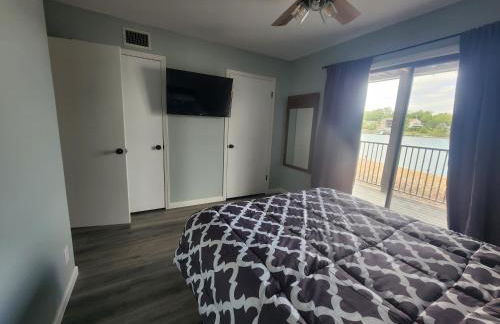 Lakefront condo with a VIEW Osage Beach - Foto 13
