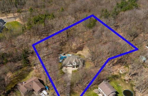 Brand New Getaway with Pool, Theater and Game Room - Foto 17