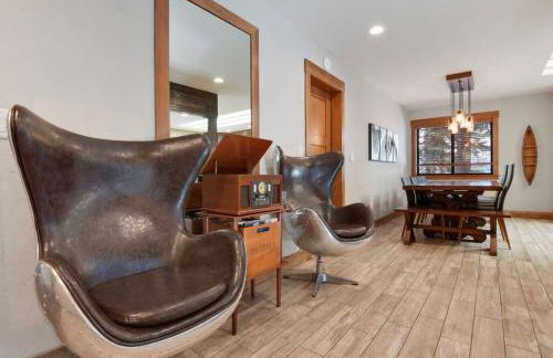 Luna Cabin - 5BR Hot Tub A/C Game Room EV Charger - Foto 13