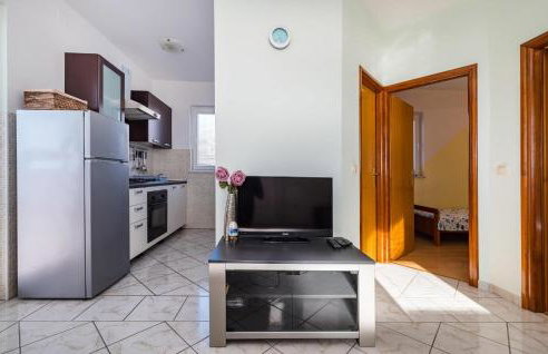 Nice Apartment In Rtina With Wifi - Photo 5